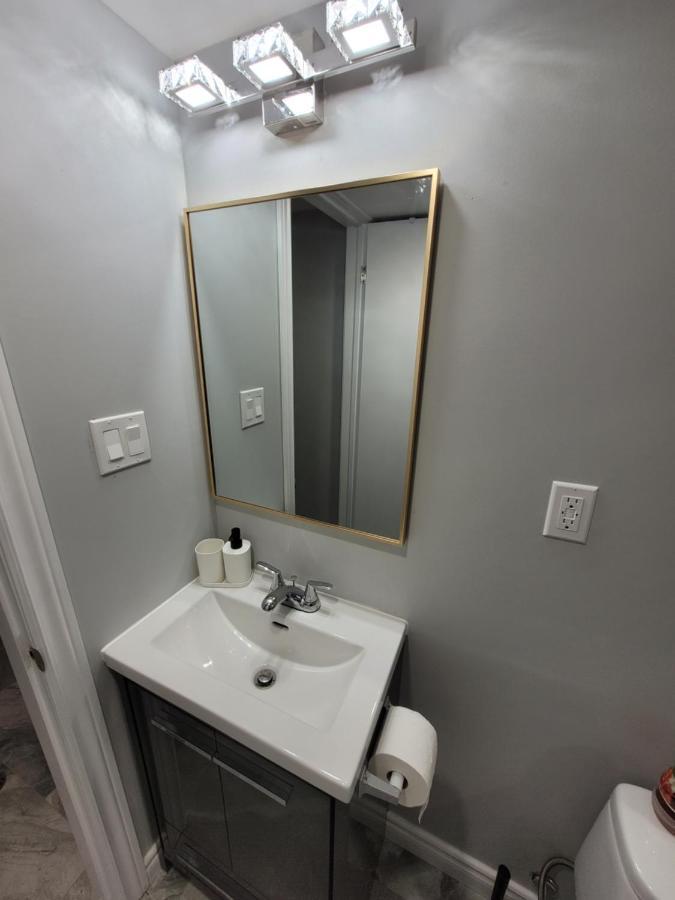 Guest House Basement - Master Bedrooms In Bayview Village Toronto Eksteriør billede